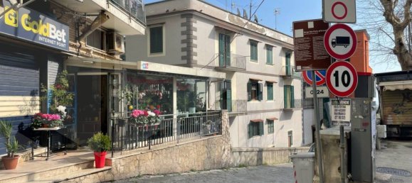 Propiedad comercial de 1 habitación en Naples, Italy No. 20615 8