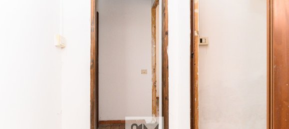 135m² Commercial property in Rome, Italy No. 61688 24