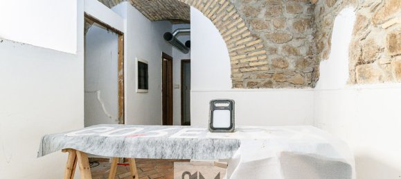 135m² Commercial property in Rome, Italy No. 61688 3