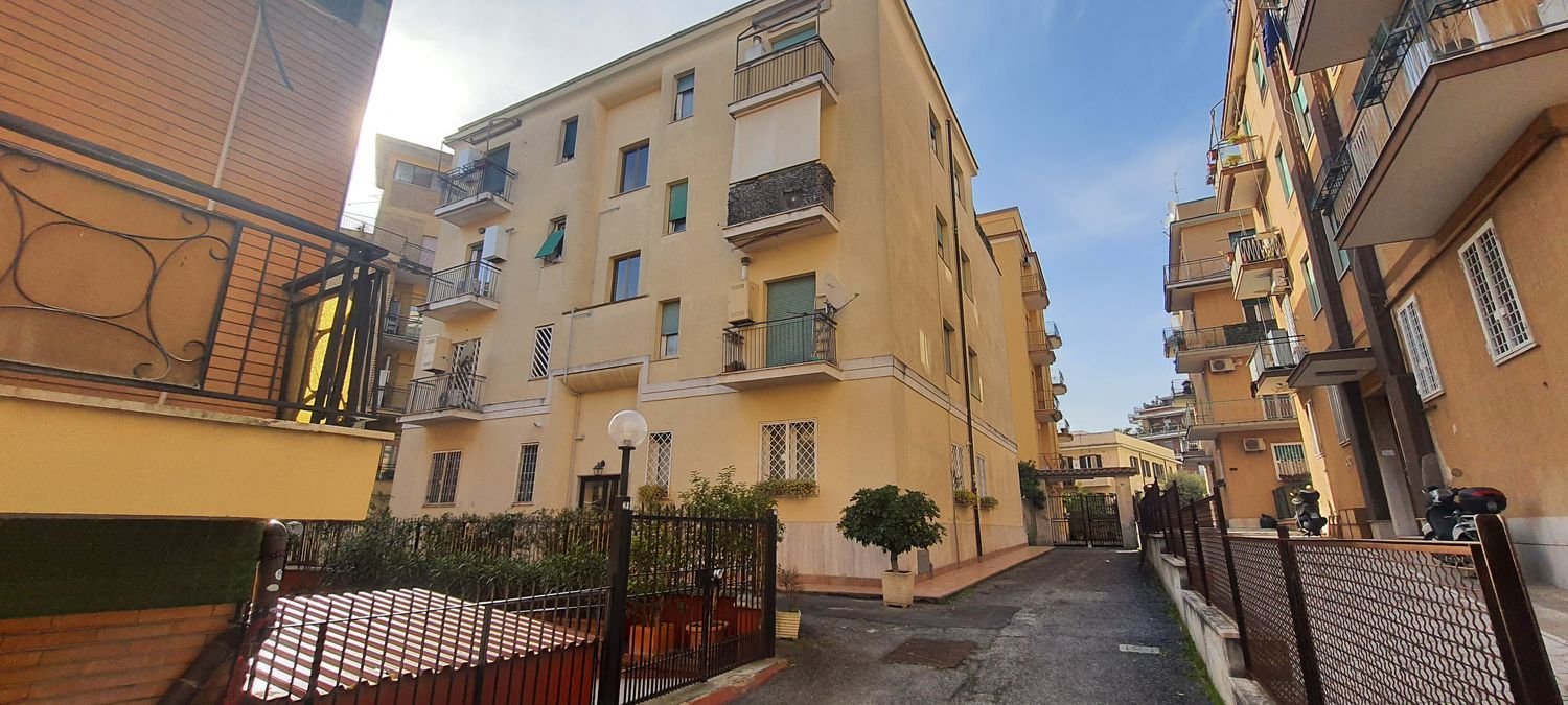 Apartamento de 2 habitaciónes en Rome, Italy No. 109474
