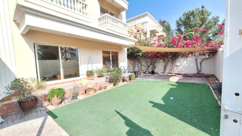 Вилла с 5 спальнями в Умм-Сукейм, ОАЭ № 54612