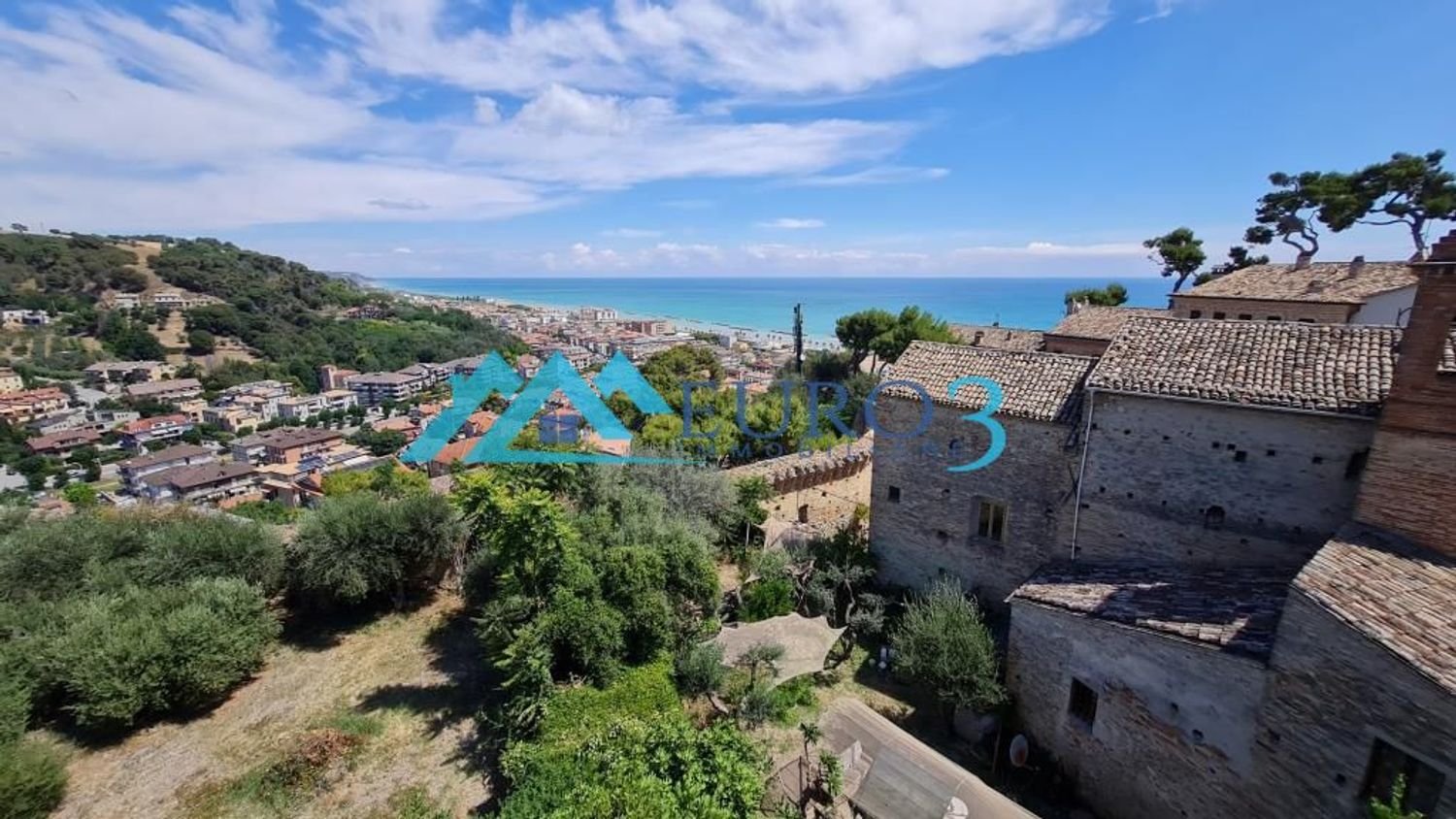 28 rooms House in Cupra Marittima, Italy No. 86080