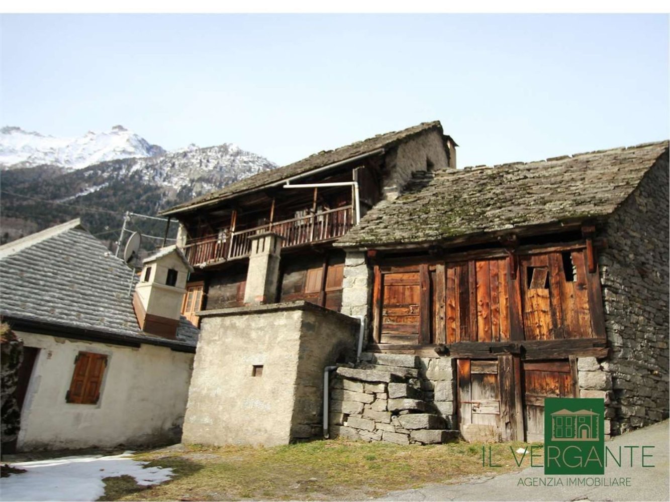 Дом с 8 комнатами в Бачено, Италия № 105377