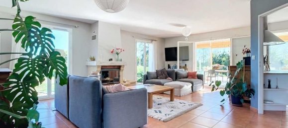 5 bedrooms House in Saint-Christophe-de-Double, France No. 192223 23