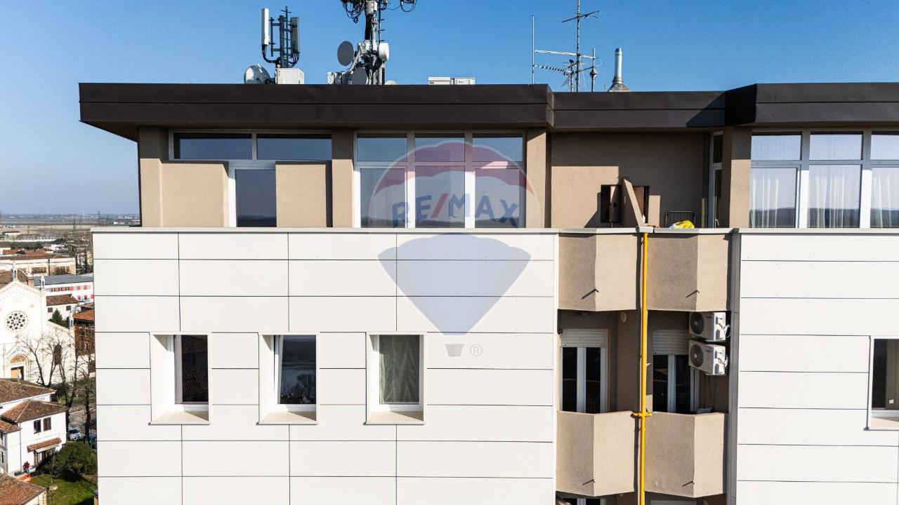 3 rooms Apartment in Ostiglia, Italy No. 26361