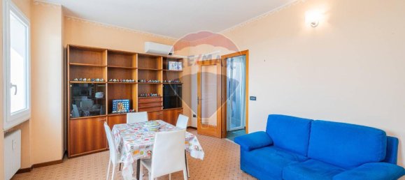 3 rooms Apartment in Ostiglia, Italy No. 26361 8