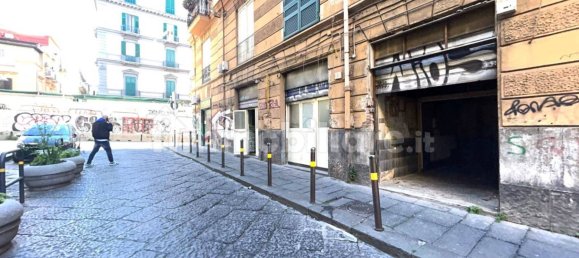 1-Zimmer Gewerbliche Immobilie in Naples, Italy, Nr. 228798 13