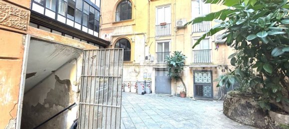 1-Zimmer Gewerbliche Immobilie in Naples, Italy, Nr. 228798 6