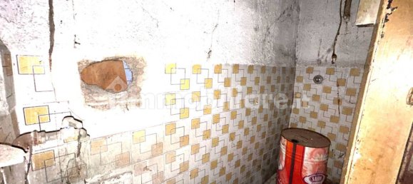 1-Zimmer Gewerbliche Immobilie in Naples, Italy, Nr. 228798 12