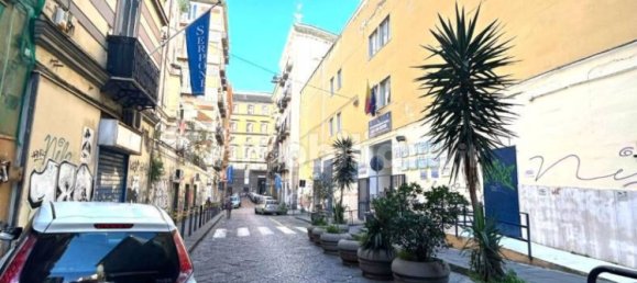 1-Zimmer Gewerbliche Immobilie in Naples, Italy, Nr. 228798 19