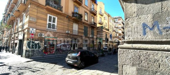 1-Zimmer Gewerbliche Immobilie in Naples, Italy, Nr. 228798 15