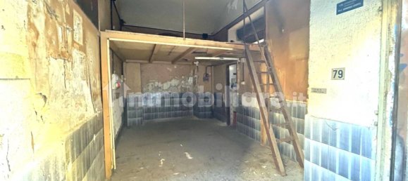 1-Zimmer Gewerbliche Immobilie in Naples, Italy, Nr. 228798 10
