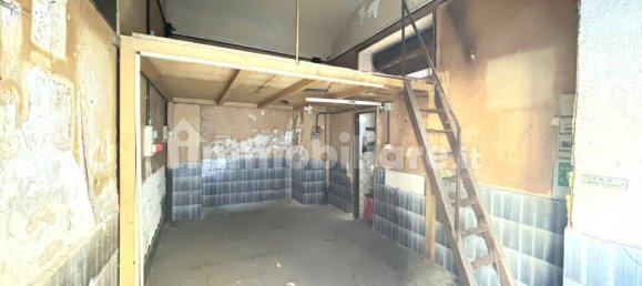 1-Zimmer Gewerbliche Immobilie in Naples, Italy, Nr. 228798 8