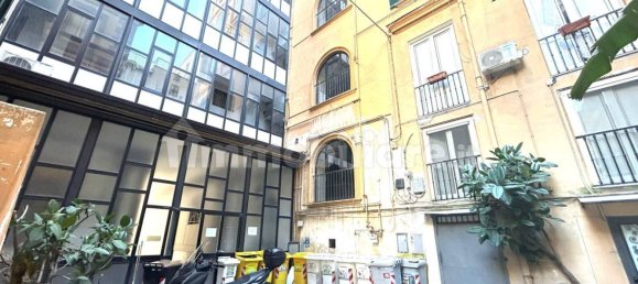 1-Zimmer Gewerbliche Immobilie in Naples, Italy, Nr. 228798 7