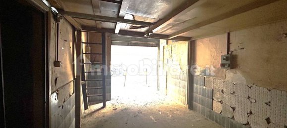 1-Zimmer Gewerbliche Immobilie in Naples, Italy, Nr. 228798 9