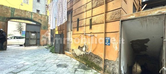 1-Zimmer Gewerbliche Immobilie in Naples, Italy, Nr. 228798 18