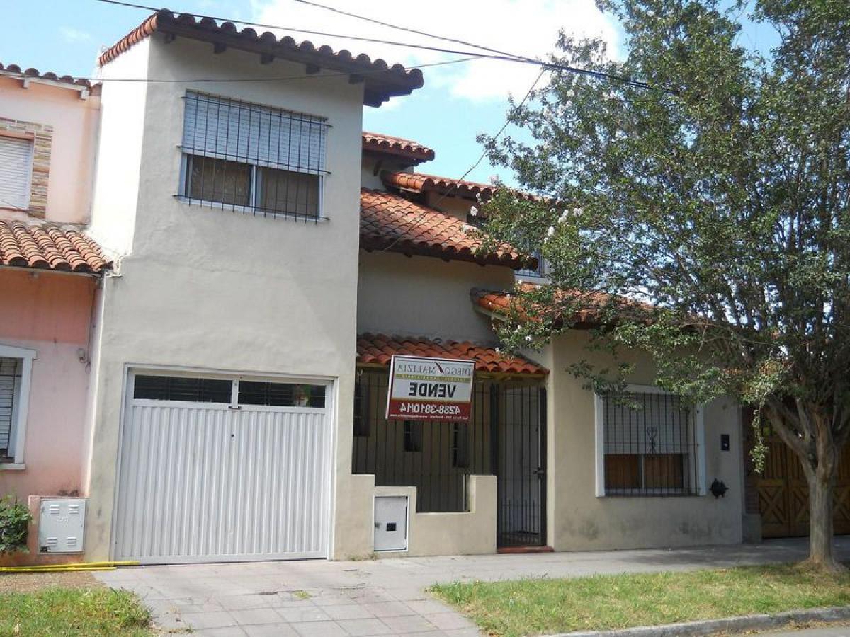 Casa de 4 dormitorios en Lomas de Zamora, Argentina No. 53307