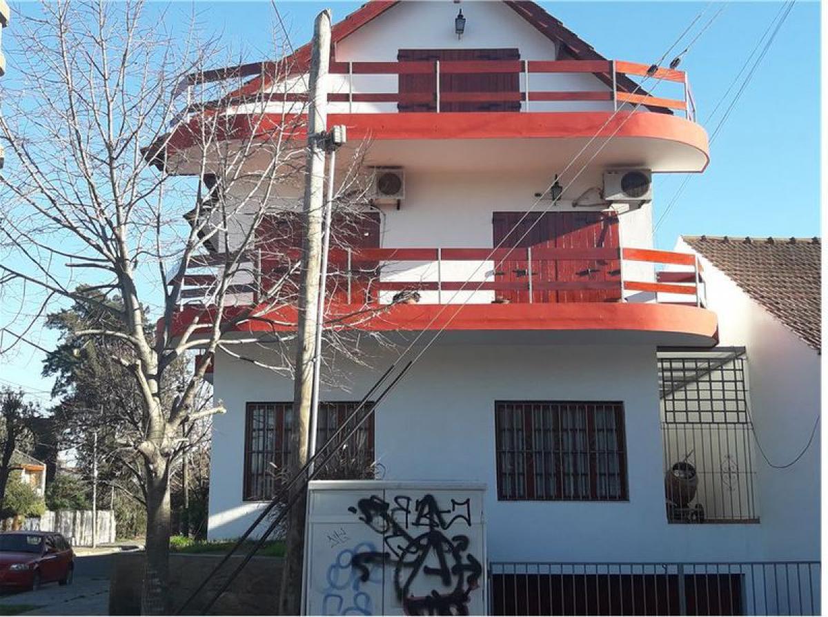 3 bedrooms House in Esteban Echeverria, Argentina No. 61524