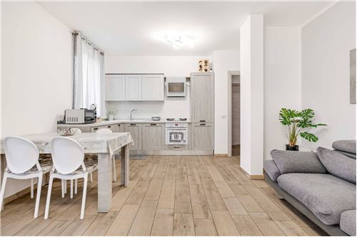 2 bedrooms Apartment in Marnate, Italy No. 279227