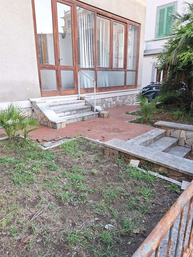 Дом с 13 спальнями в Монтекатини Терме, Италия № 314234