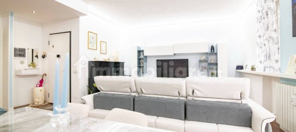Apartamento de 3 dormitorios en Codogno, Italy No. 274050 10
