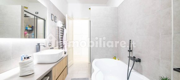 Apartamento de 3 dormitorios en Codogno, Italy No. 274050 30