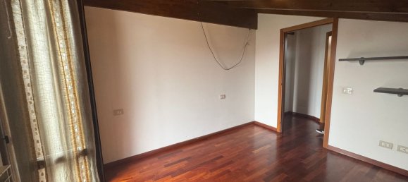 5 bedrooms Penthouse in Medolla, Italy No. 320426 3