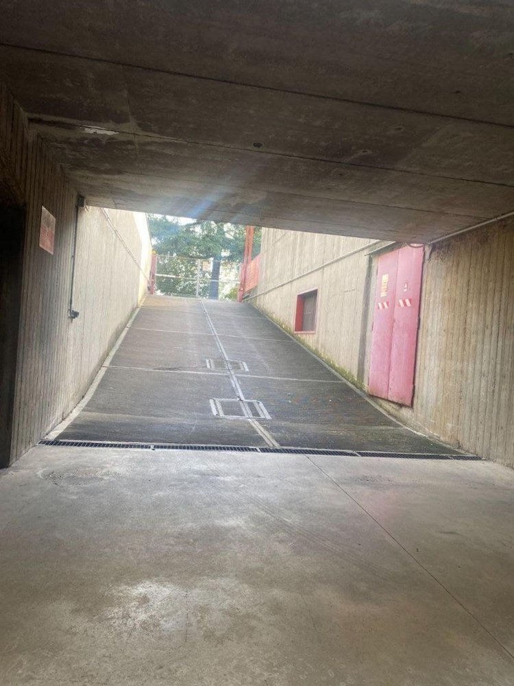 18m² Garage in Pioltello, Italy No. 359043