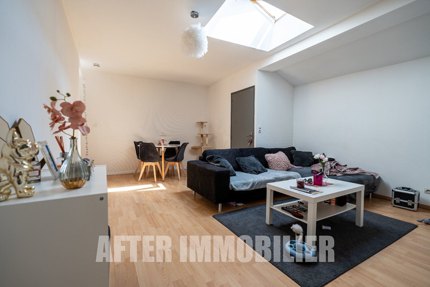 Здание с 8 спальнями в Люневиль, Франция № 94459