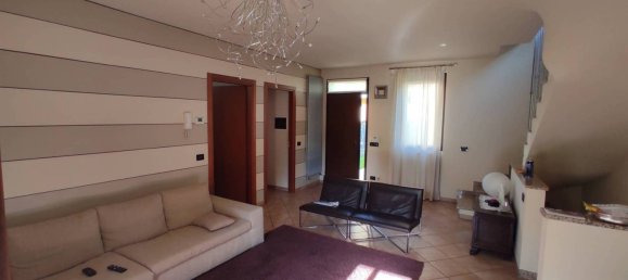 4 bedrooms Apartment in Brembate di Sopra, Italy No. 8168 10