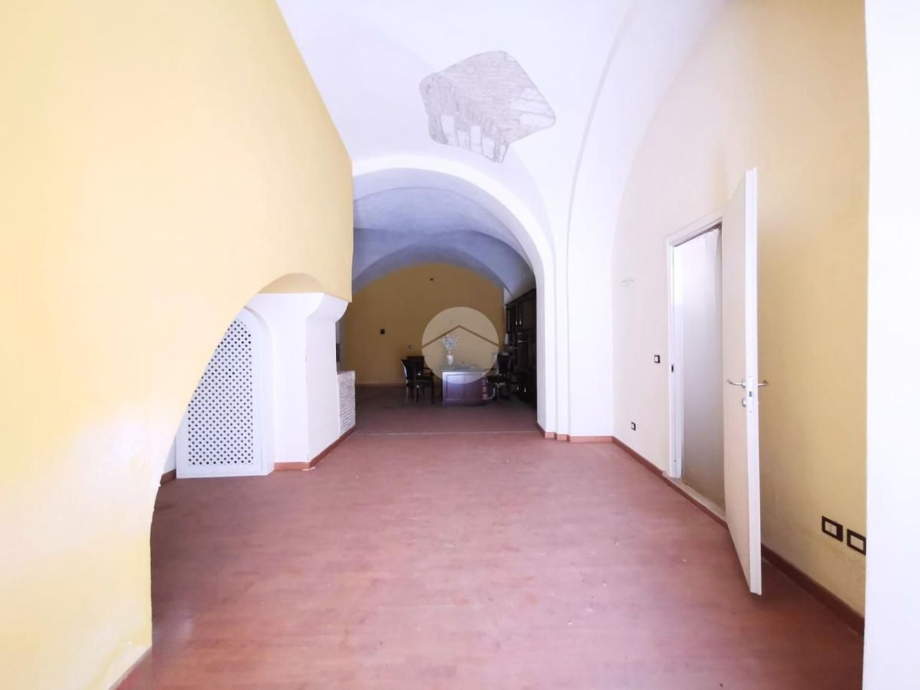 378m² Commercial property in Lucera, Italy No. 70798