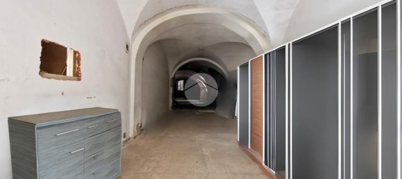 378m² Commercial property in Lucera, Italy No. 70798 10