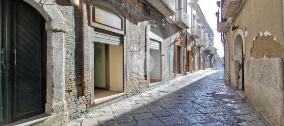 378m² Commercial property in Lucera, Italy No. 70798 6