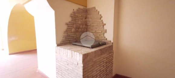 378m² Commercial property in Lucera, Italy No. 70798 9