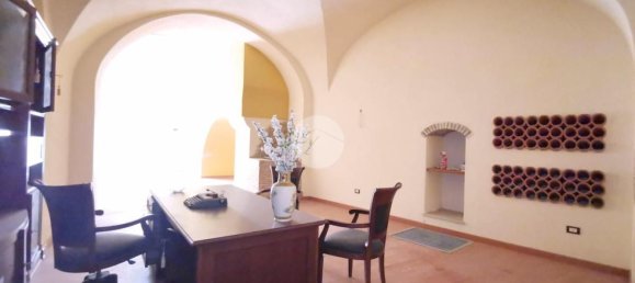 378m² Commercial property in Lucera, Italy No. 70798 7