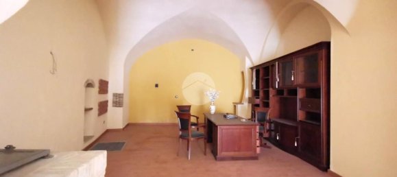 378m² Commercial property in Lucera, Italy No. 70798 2