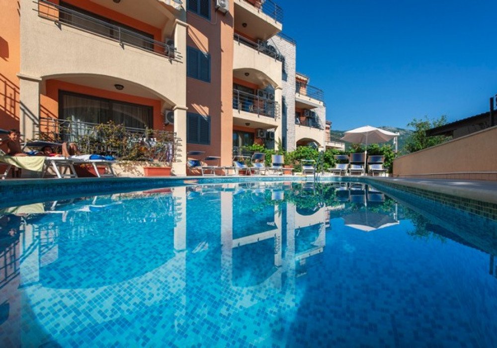 2 Schlafzimmer Wohnung in Becici, Montenegro, Nr. 1703