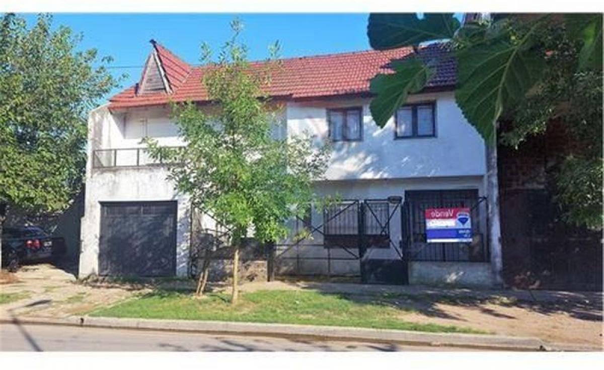 3 bedrooms House in Malvinas Argentinas, Argentina No. 12723