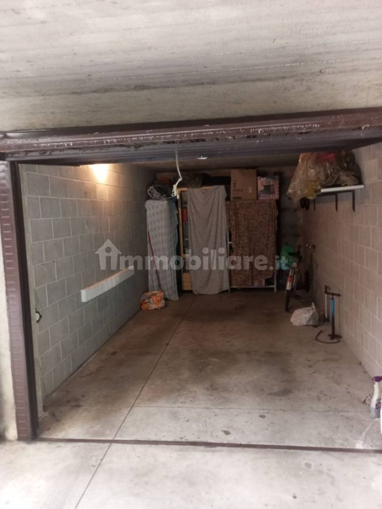 16m² Garage in Desio, Italy No. 295852