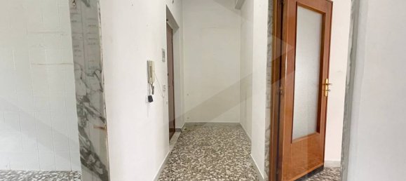 3 rooms Apartment in Bari, Italy No. 33885 18