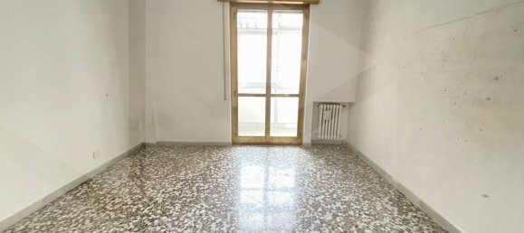 3 rooms Apartment in Bari, Italy No. 33885 10