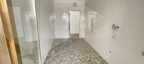 3 rooms Apartment in Bari, Italy No. 33885 25