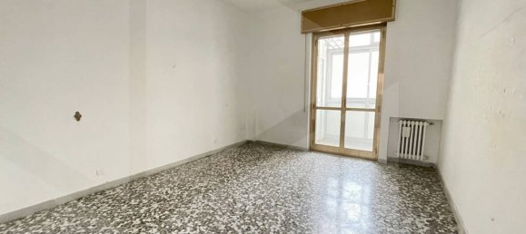 3 rooms Apartment in Bari, Italy No. 33885 4