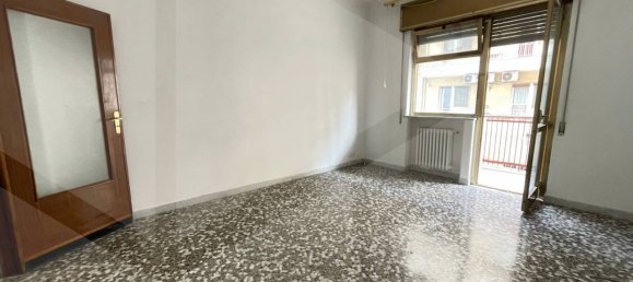 3 rooms Apartment in Bari, Italy No. 33885 33