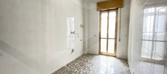 3 rooms Apartment in Bari, Italy No. 33885 9