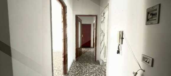 3 rooms Apartment in Bari, Italy No. 33885 11