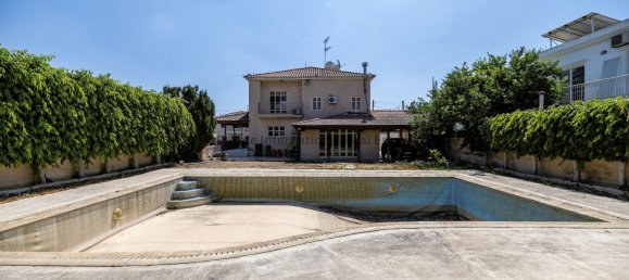 Вилла с 4 спальнями в Арадипу, Кипр № 5290 29