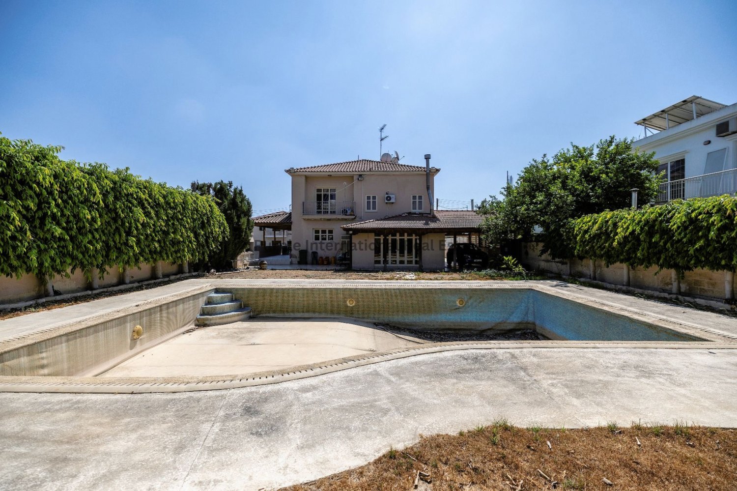 Villa de 4 dormitorios en Aradippou, Cyprus No. 5290