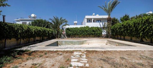 Вилла с 4 спальнями в Арадипу, Кипр № 5290 30