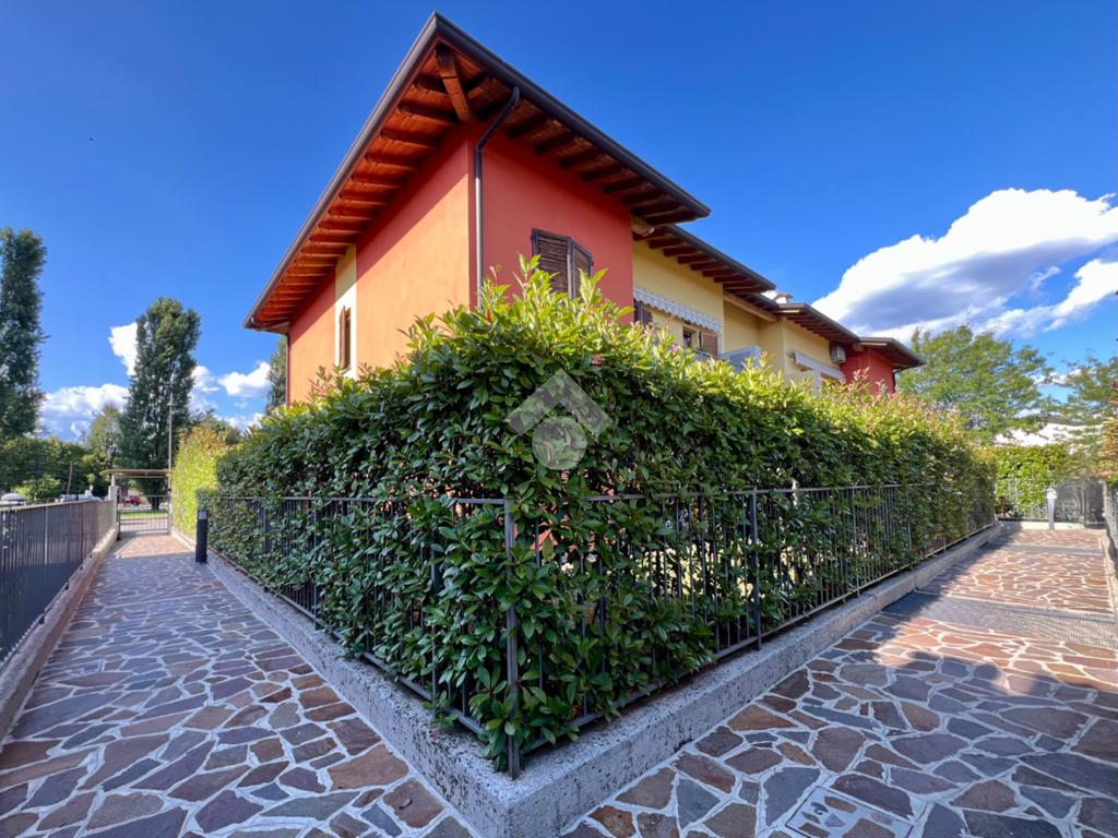 Apartamento de 2 dormitorios en Terno d'Isola, Italy No. 353057